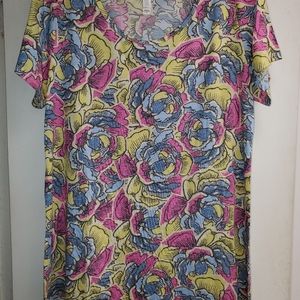 Large Lularoe Classic Tee
